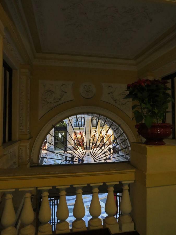 Domus Sibyllina, Galleria Umberto I Nápoles Exterior foto